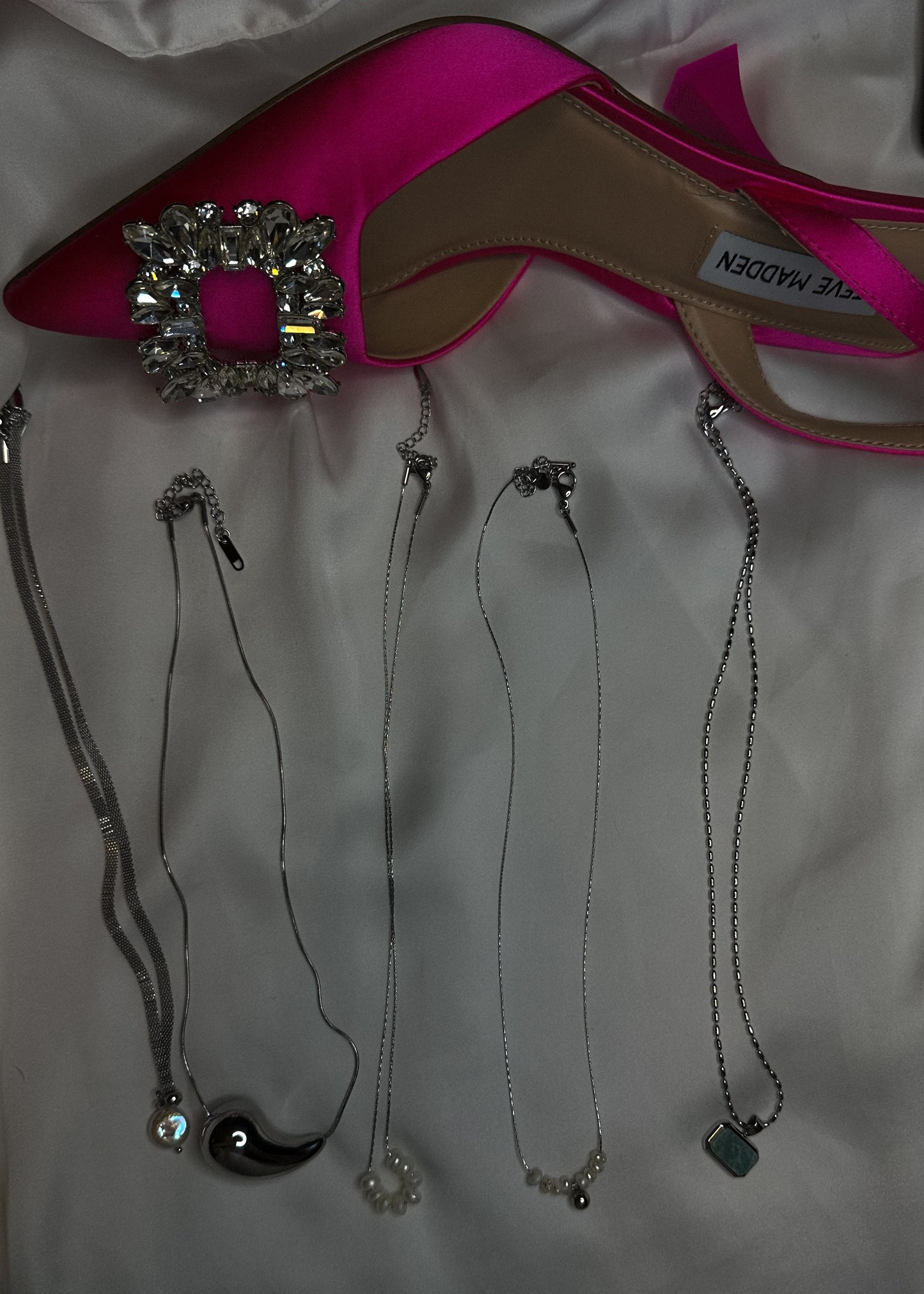 Minimalist Chic Pearl Necklace